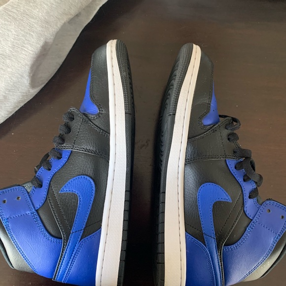 Jordan 1 Mid Hyper Royal Tumbled Leather - Picture 7 of 13